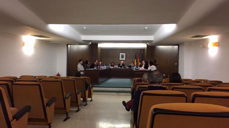 Sesión plenaria en el Ayuntamiento de Teulada.