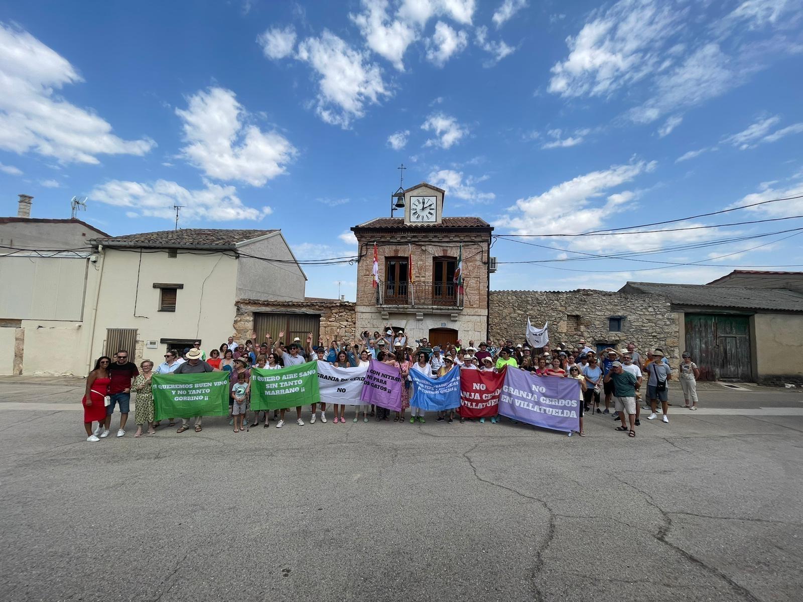 Más de un centenar de personas participaron en la concentración