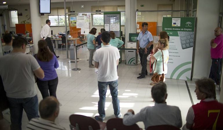 Interior de una oficia del Servicio Andaluz de Empleo.