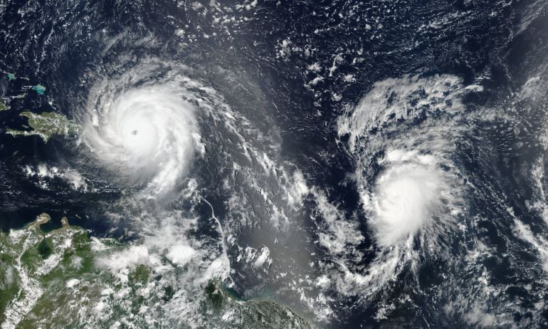  Imagen de la NASA del huracan Irma y del Huracan José que sigue la trayectoria del primero dejando atrás la isla de Puerto Rico y dirigiendose a República Dominicana