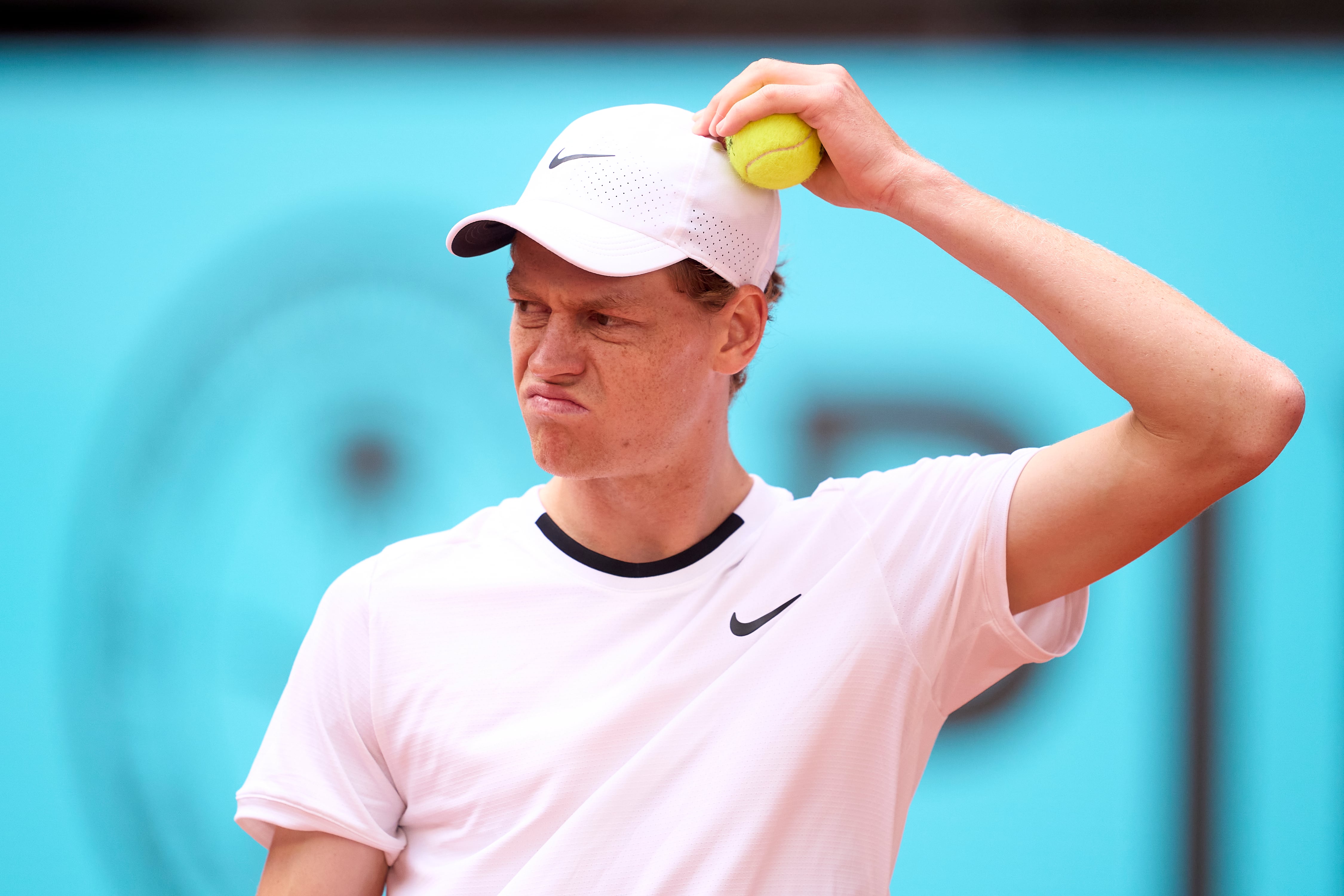 Jannik Sinner, con el gesto contrariado, durante un partido del Mutua Madrid Open