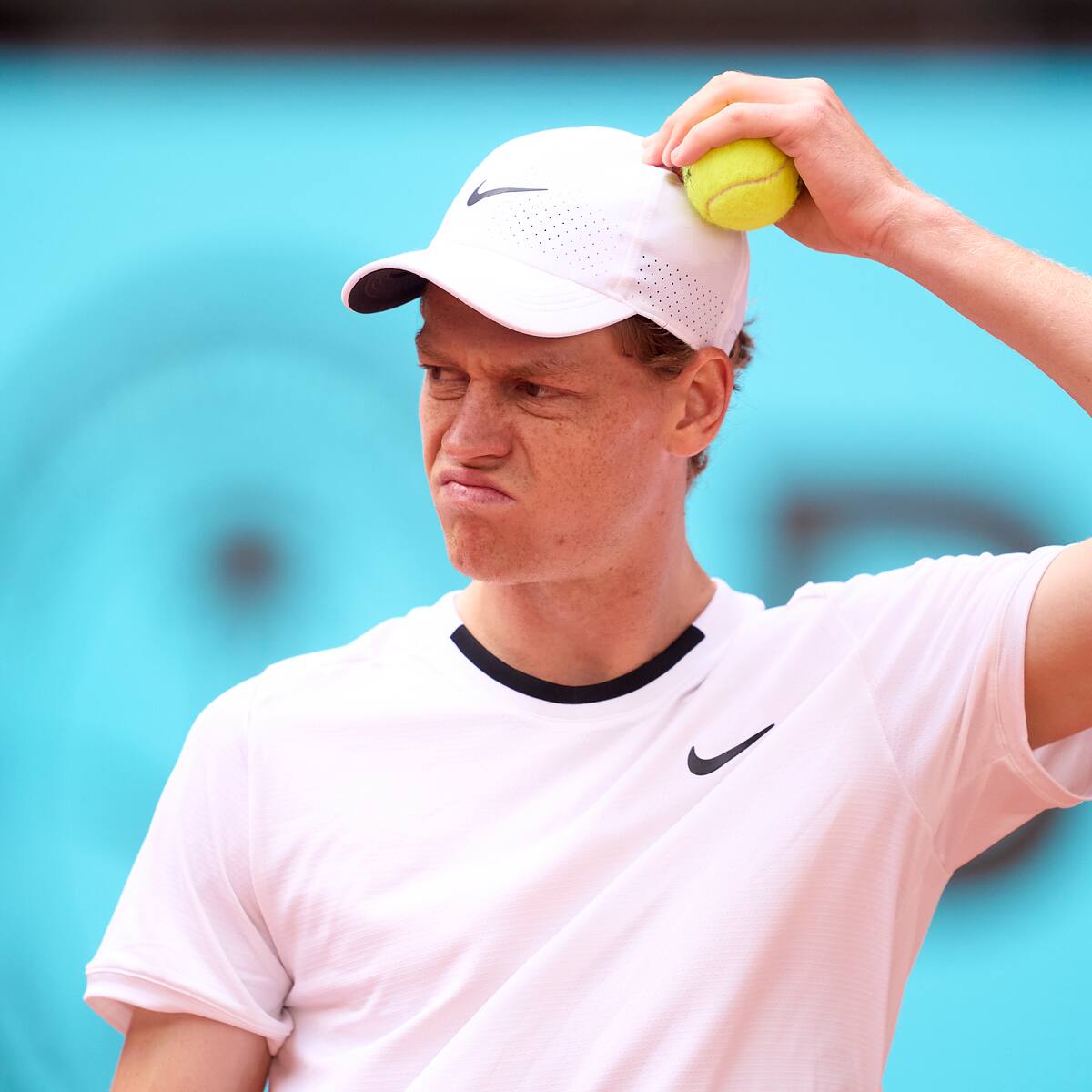 Terremoto en el tenis mundial: Sinner, número uno de la ATP, acepta tres meses de sanción tras su positivo en clostebol