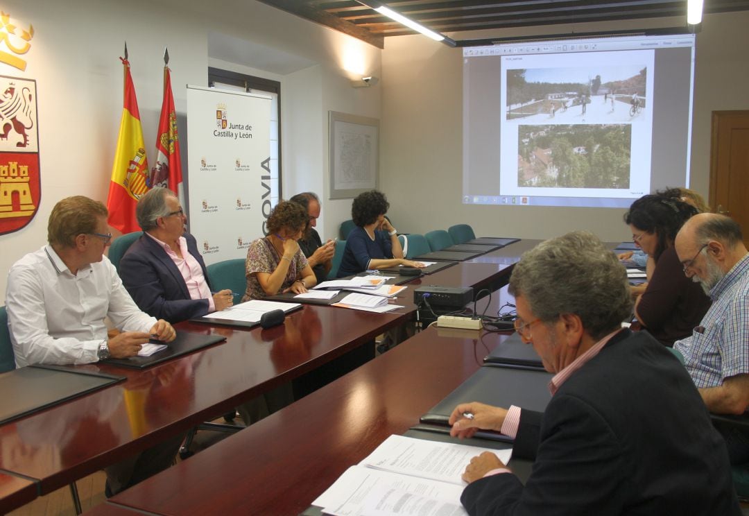 Imagen de la reunión de la Comisión de Patrimonio en la delegación territorial de la Junta en Segovia