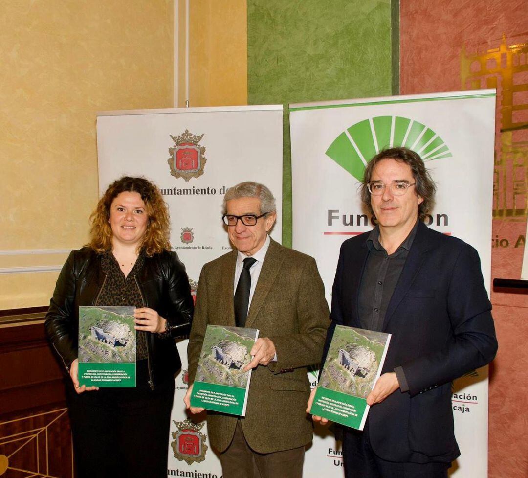 Teresa Valdenebro, Braulio Medel y Enrique Navarro durante la presentación este miércoles