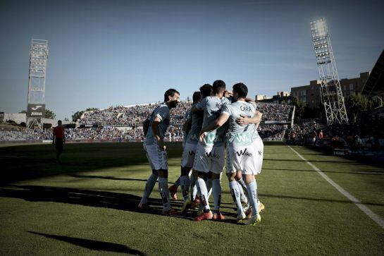 Los jugadores del Eibar celebran la consecución del primer gol de su equipo ante el Getafe