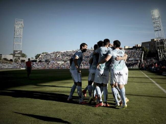 Los jugadores del Eibar celebran la consecución del primer gol de su equipo ante el Getafe