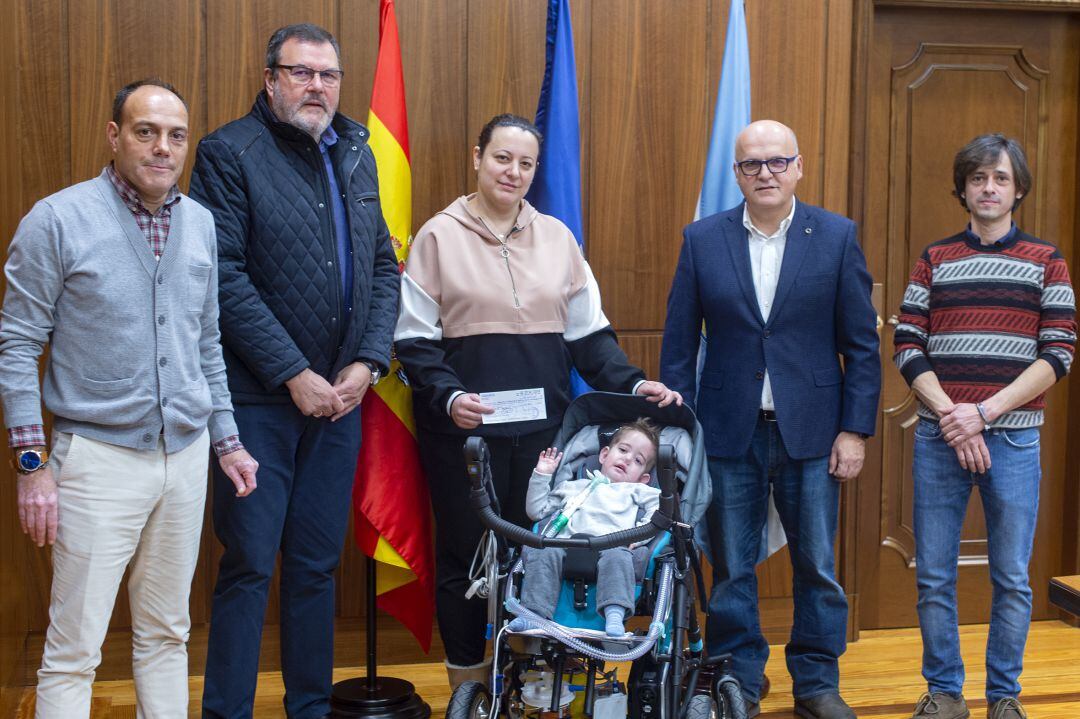 Acto de entrega da axuda da Andaina Solidaria de Nogueira de Ramuín