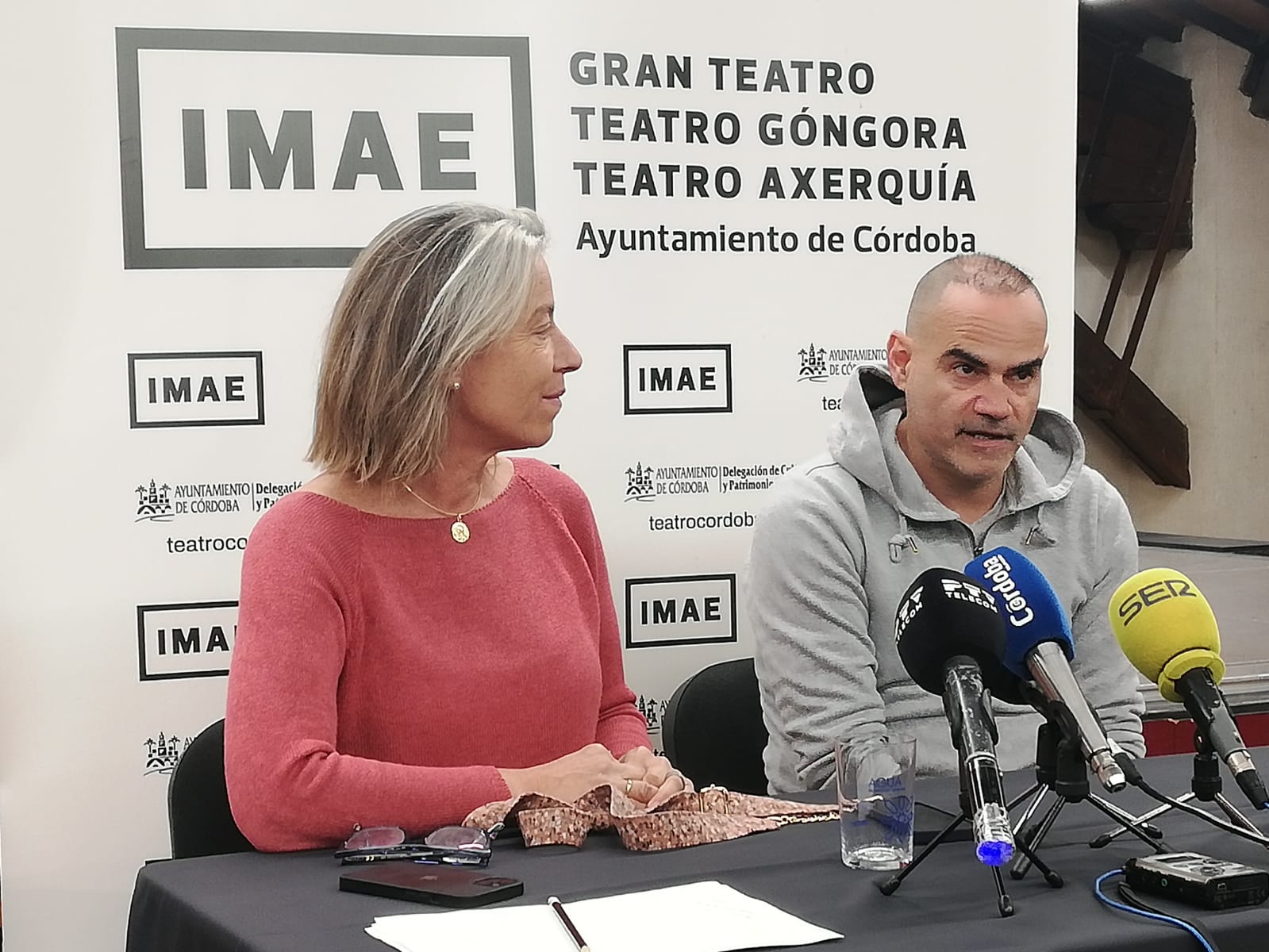 Isabel Albas y Rafa Bocero presentado Córdoba Trovadora