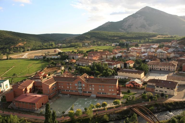 Panorámica aérea de Cervera de Pisuerga (Palencia)