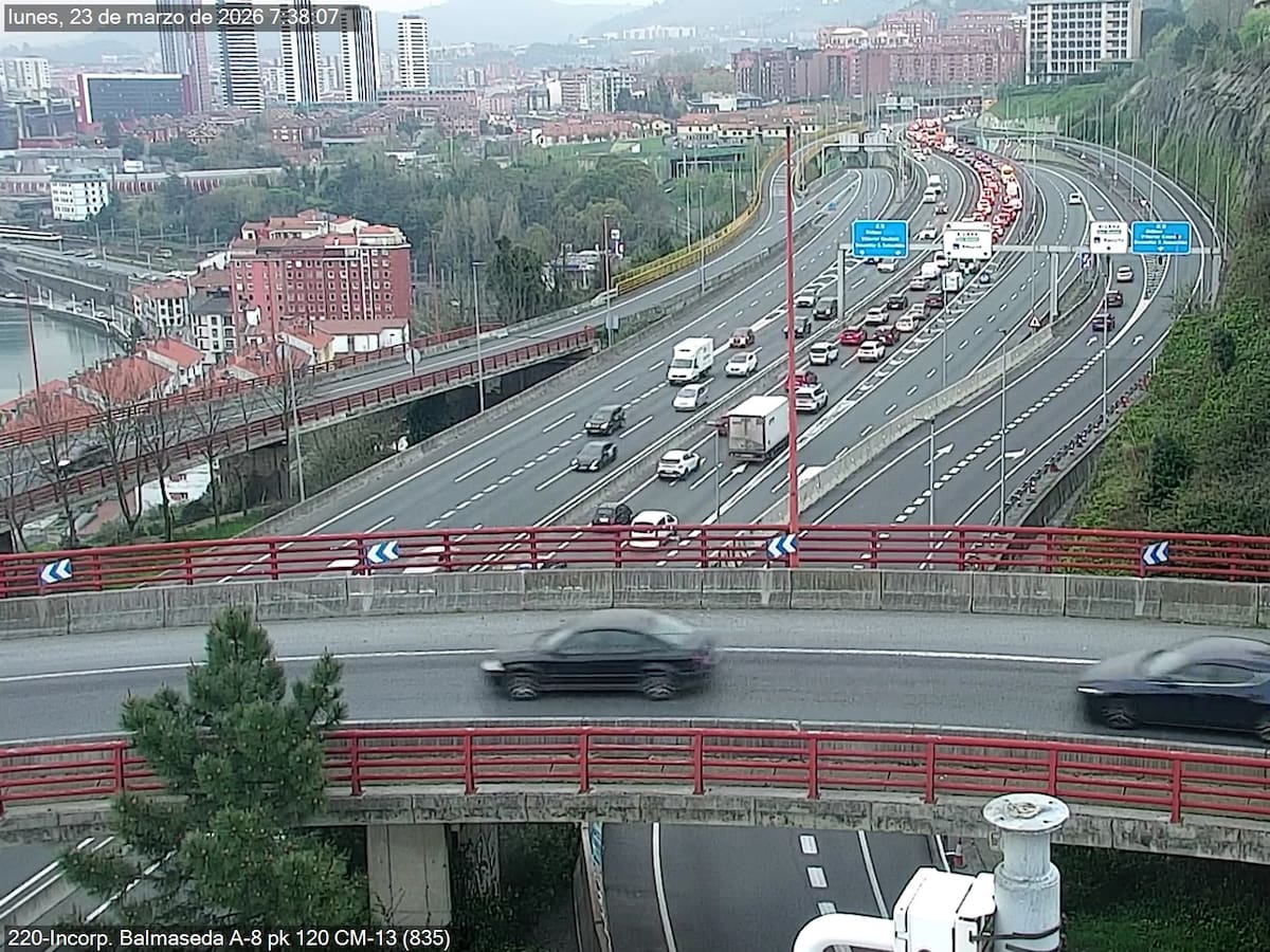 Se normaliza el tráfico en la A-8 tras las fuertes retenciones en los accesos a Bilbao