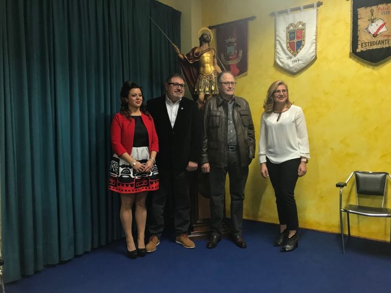 Galera en la presentación como pregonero