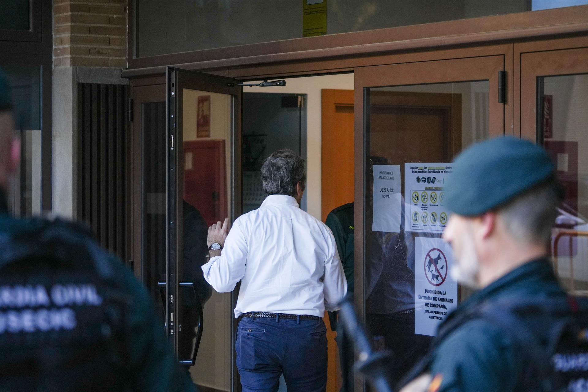 El dueño de El Ventorro a su llegada a los juzgados de Catarroja, este viernes.