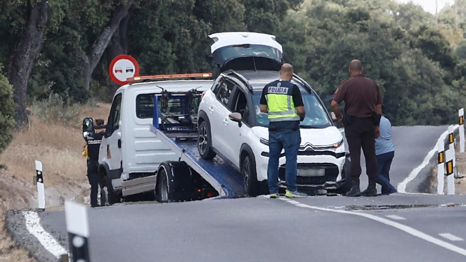 Retirada de un vehículo tras el asesinato a tiros de Borja Villacís, hermano de la exvicealcaldesa de la capital y exdirigente de Ciudadanos, Begoña Villacís