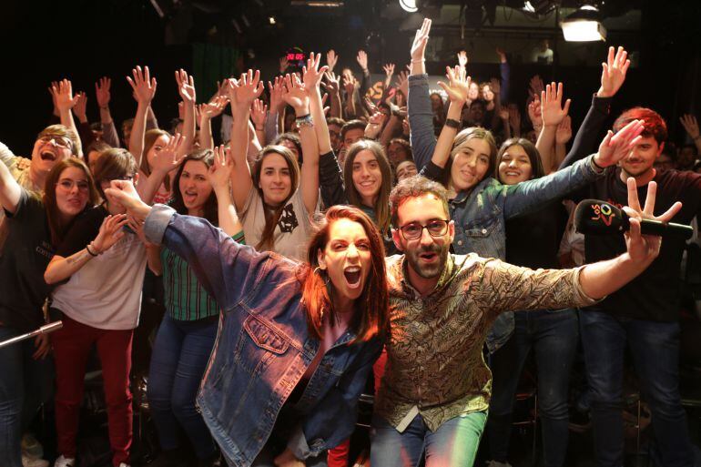 Ruth Lorenzo amb l'Adrià Soler i el públic que els va acompanyar a l'estudi Toresky