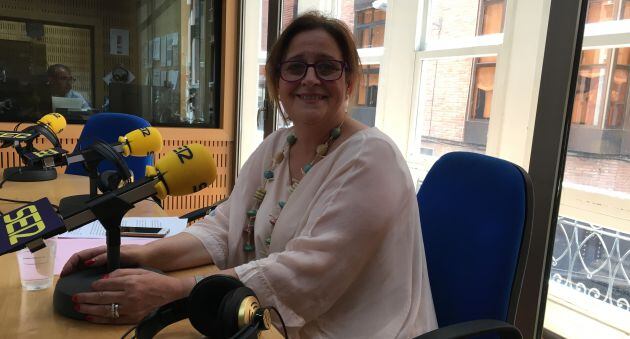 Toñi Gómez, responsable de Comunicación del Centro Regional de Hemodonación en los estudios de Radio Murcia