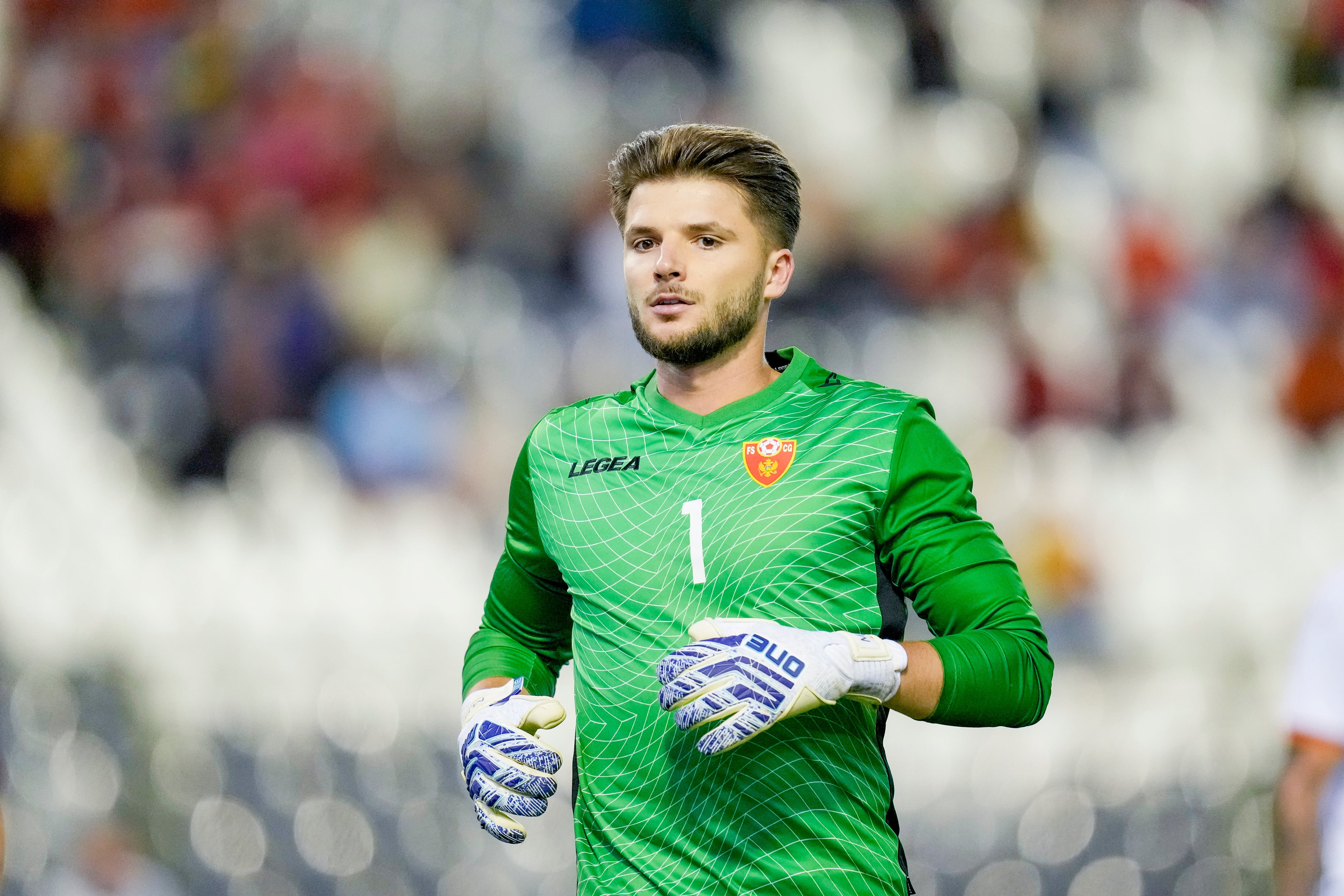 Matija Sarkic, durante un partido con la selección de Montenegro. (Alex Gottschalk/DeFodi via Getty Images)