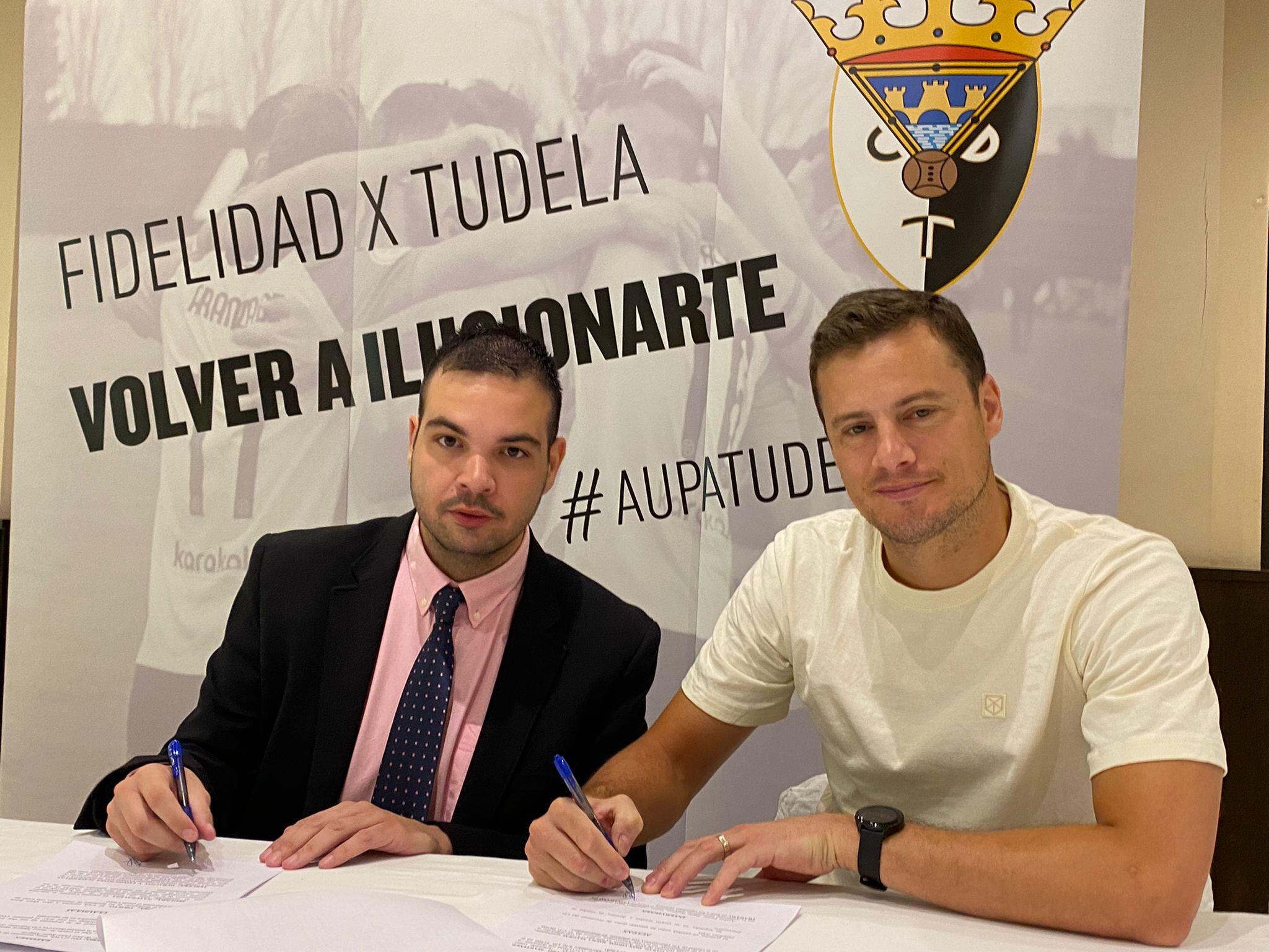 Ramón Lázaro, presidente del CD Tudelano, con Oriol Riera, nuevo entrenador del equipo