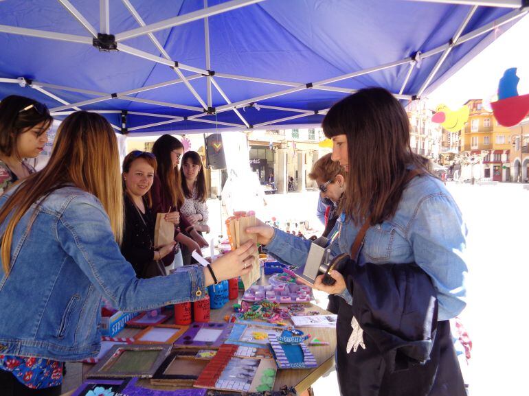Los artículos y productos del mercadillo han sido elaborados por los propios estudiantes
