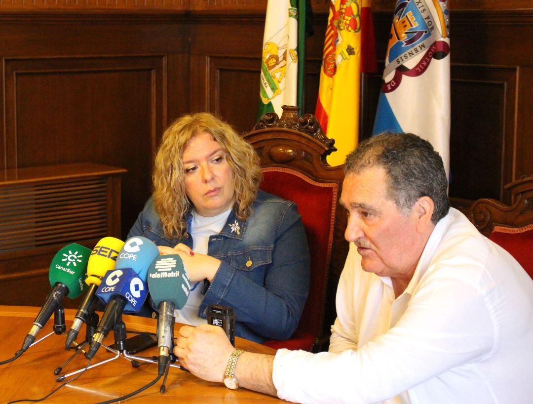 La alcaldesa de Motril, Flor Almón, y el teniente alcalde Antonio Escámez