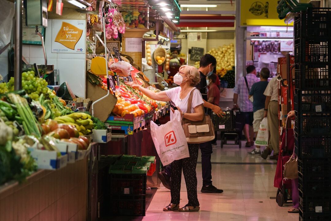 Según la OCU, la cesta de la compra se ha encarecido un 2,8%