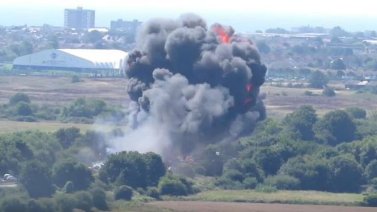 Un caza británico se estrella en una autopista