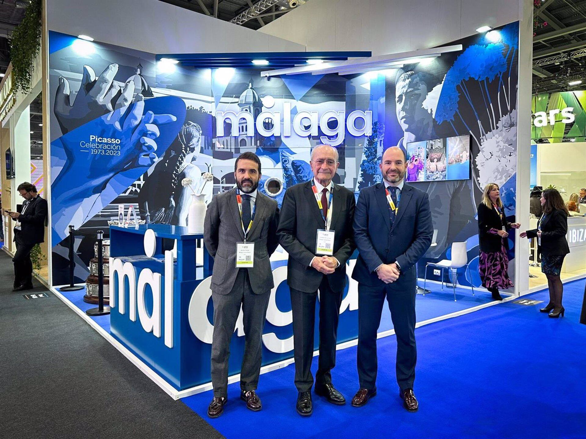 El alcalde de Málaga, Francisco de la Torre, y el concejal delegado de Turismo y Promoción de la Ciudad, Jacobo Florido, en el expositor de Málaga en la 44 edición de la World Travel Market (WTM)