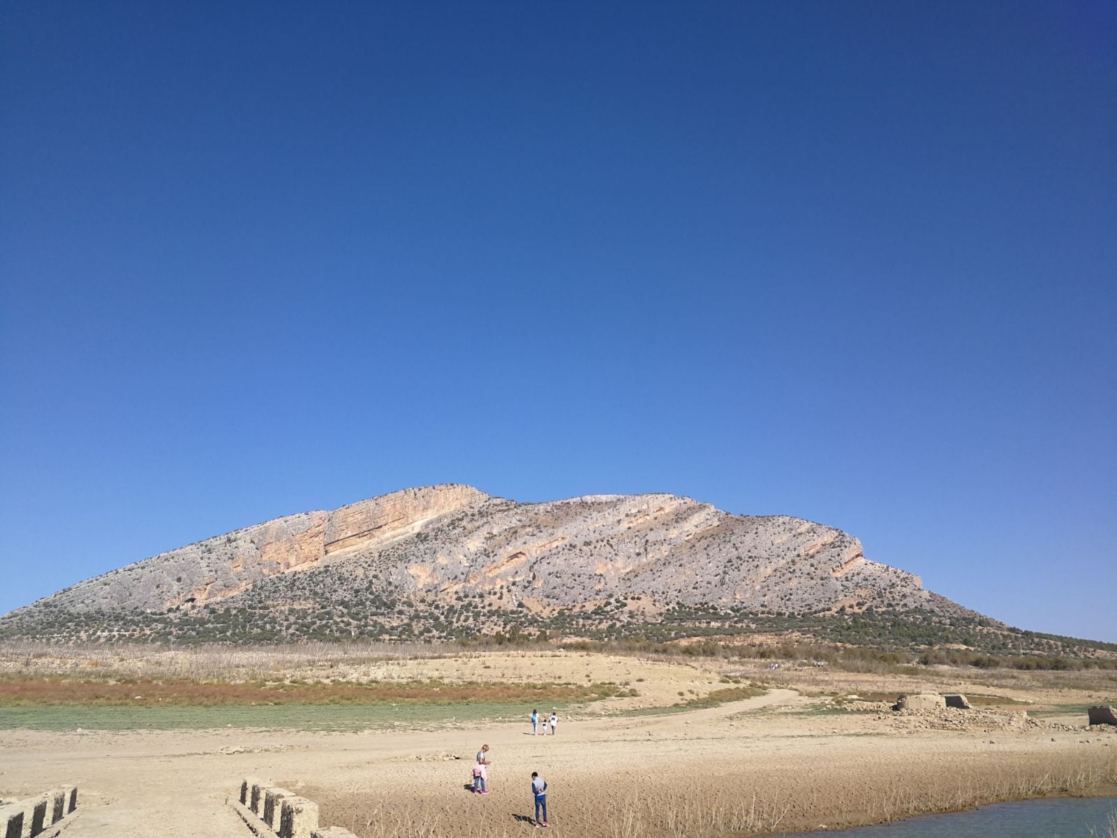 La sequía de la década de los 90 en Málaga dejó una imagen insólita del pantano de Guadalteba y afloró los restos de Peñarrubia