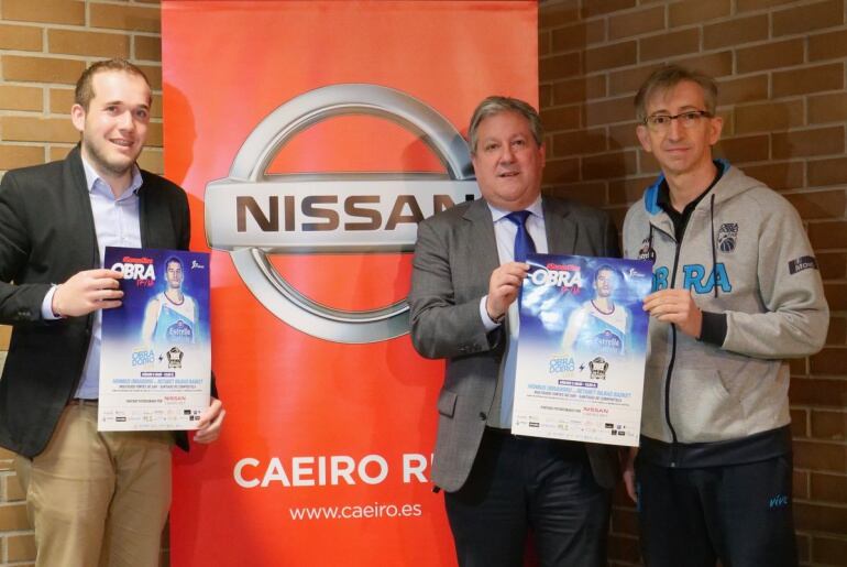 Daniel Agra, Jose Carlos Freije y Moncho Fernánez, en la presentación del partido &quot;Nissan Caeiro Rey&quot;