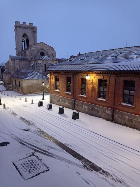 Estado que presentaba a primera hora la zona de San Miguel en la capital palentina