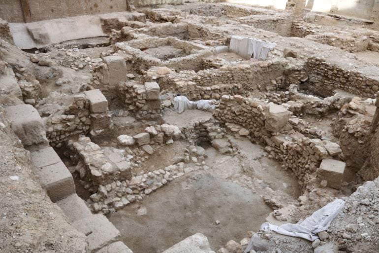 Pla general de les excavacions davant la Catedral de Tortosa.