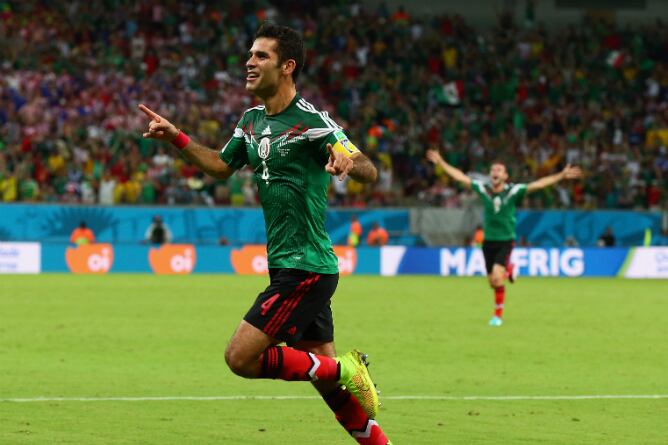 Rafa Márquez celebra un gol con México