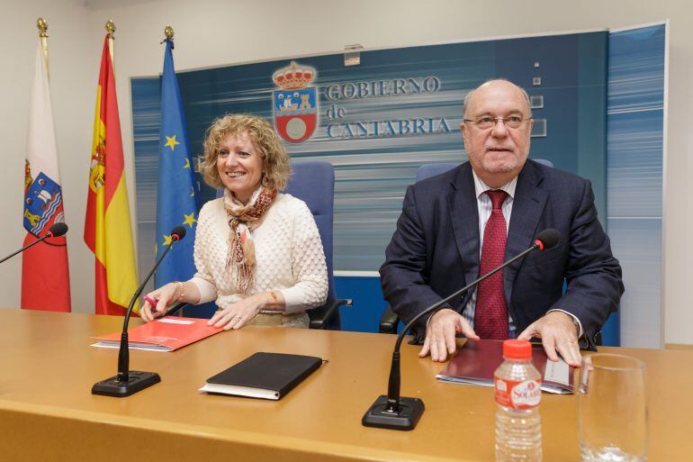 La vicepresidenta, Eva Díaz Tezanos y el consejero de Economía y Hacienda, Juan José Sota.