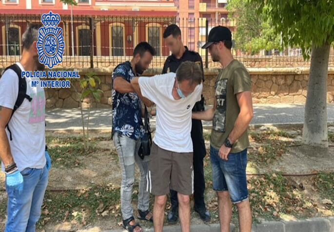 La Policía Nacional detiene al presunto autor de nueve robos en el interior de vehículos en Lorca