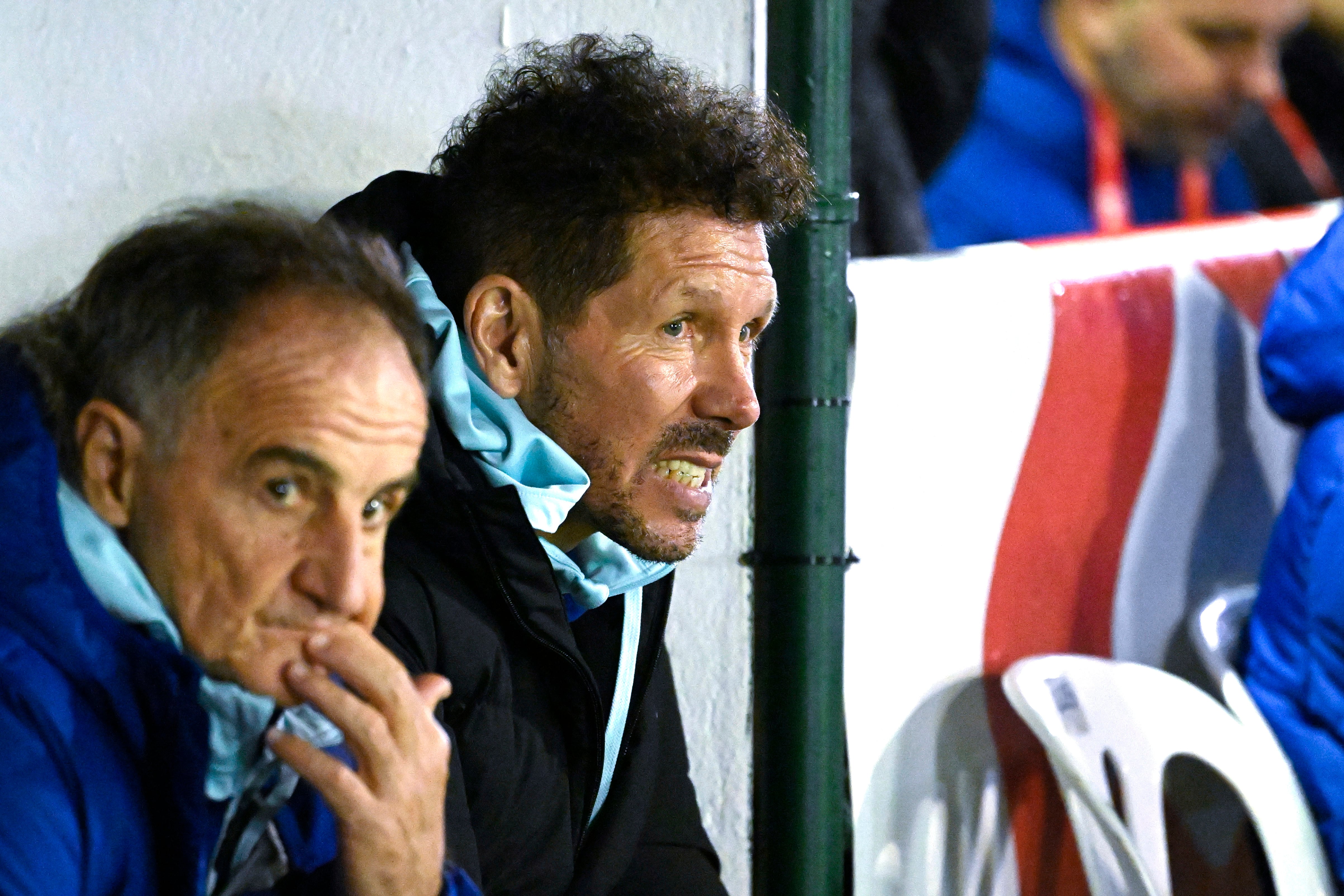 El entrenador del Atlético de Madrid Pablo Simeone durante el partido de segunda ronda de la Copa del Rey que CD Arenteiro y Atlético de Madrid disputan hoy jueves en el estadio de Espiñedo, en O Carballiño. EFE/BRAIS LORENZO