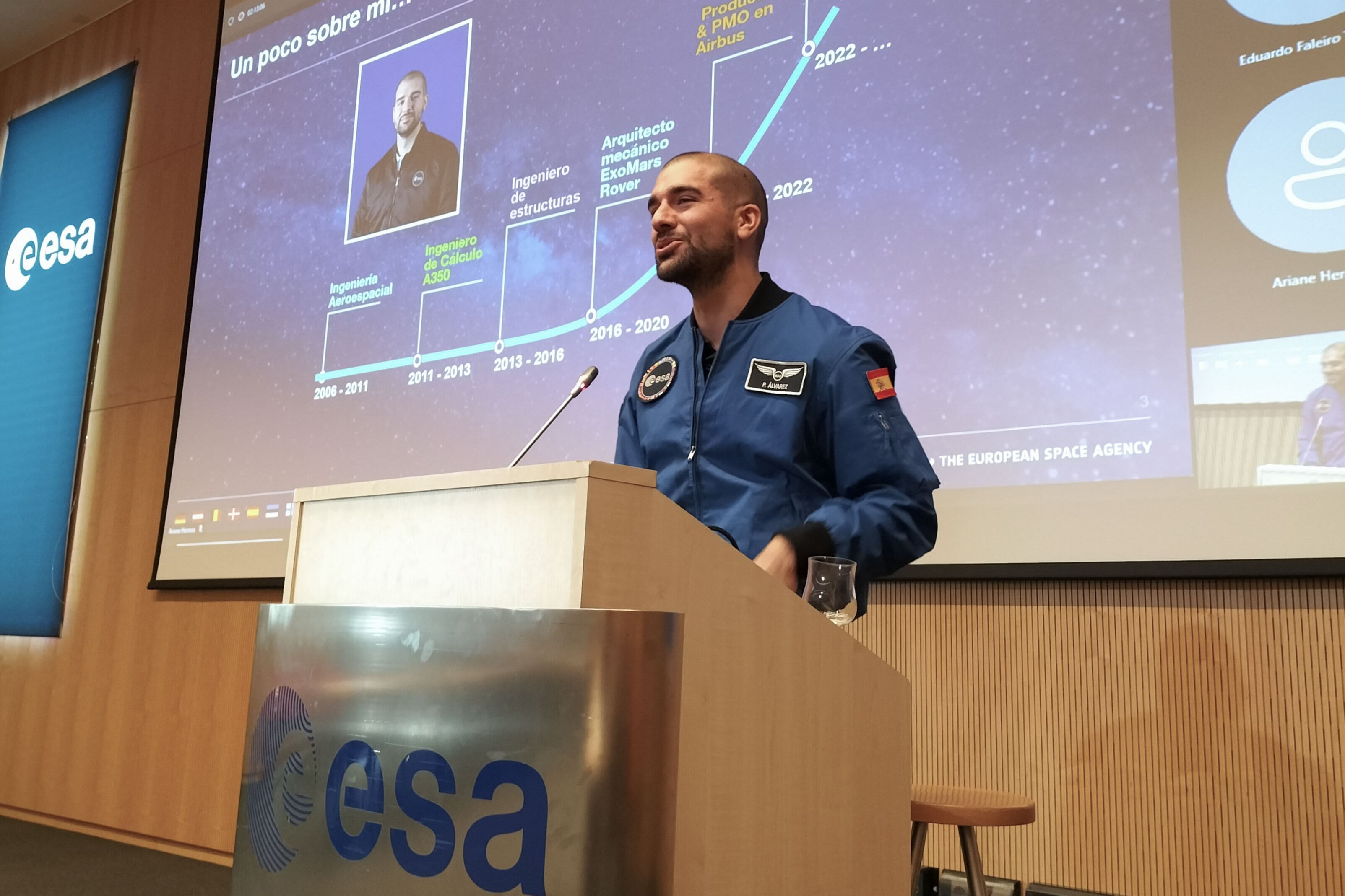 VILLANUEVA DE LA CAÑADA (MADRID), 17/12/2024.- El astronauta Pablo Álvarez visita este martes el Centro de Astronomía Espacial que la Agencia Espacial Europea (ESA) tiene en la localidad de Villanueva de la Cañada (Madrid), donde se ha mostrado convencido de que se integrará próximamente en una misión y de que volará a la Estación Espacial Internacional (ISS, por sus siglas en inglés) para una estancia larga, de seis meses, antes de 2030. EFE/ Raúl Casado
