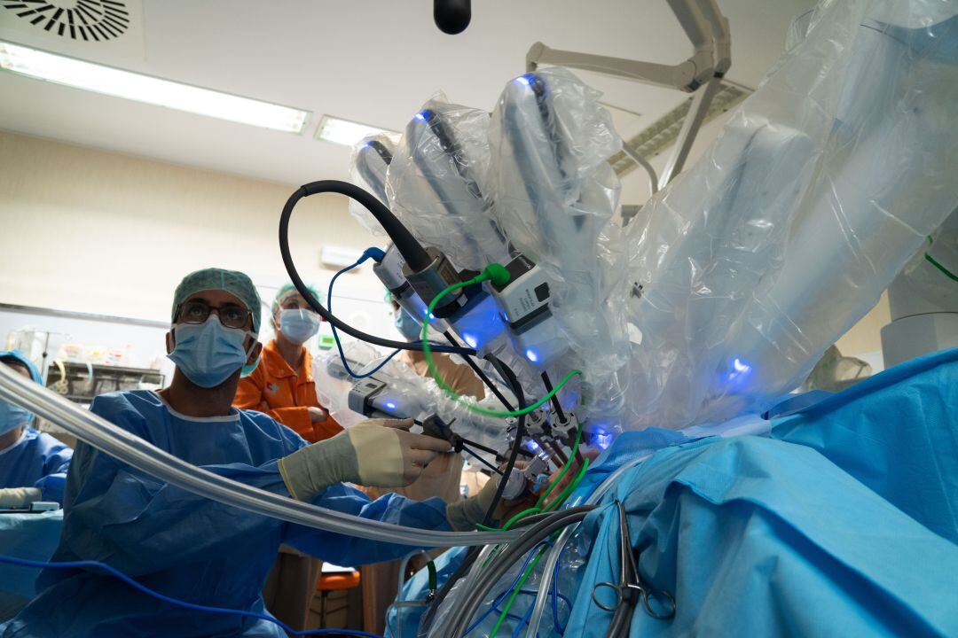 Robot Da Vinci de última generación en Valdecilla