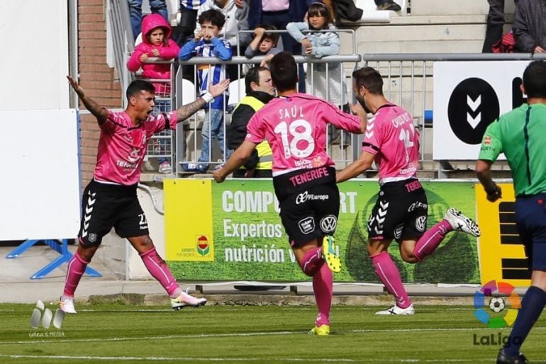 Nano celebra su primer gol en Vitoria