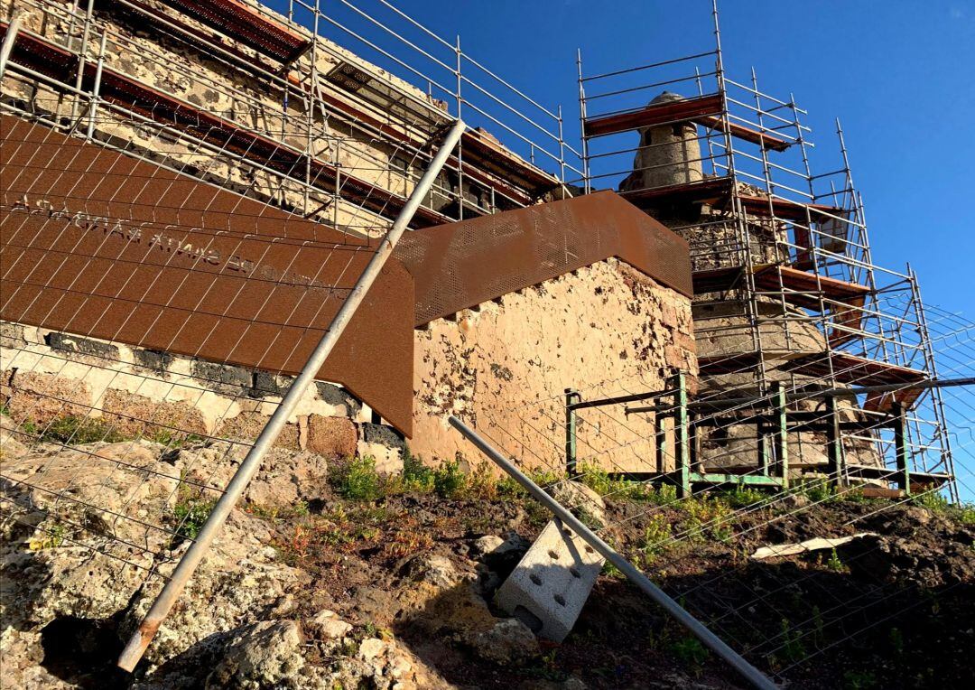 Castillo de Santa Bárbara en obras.