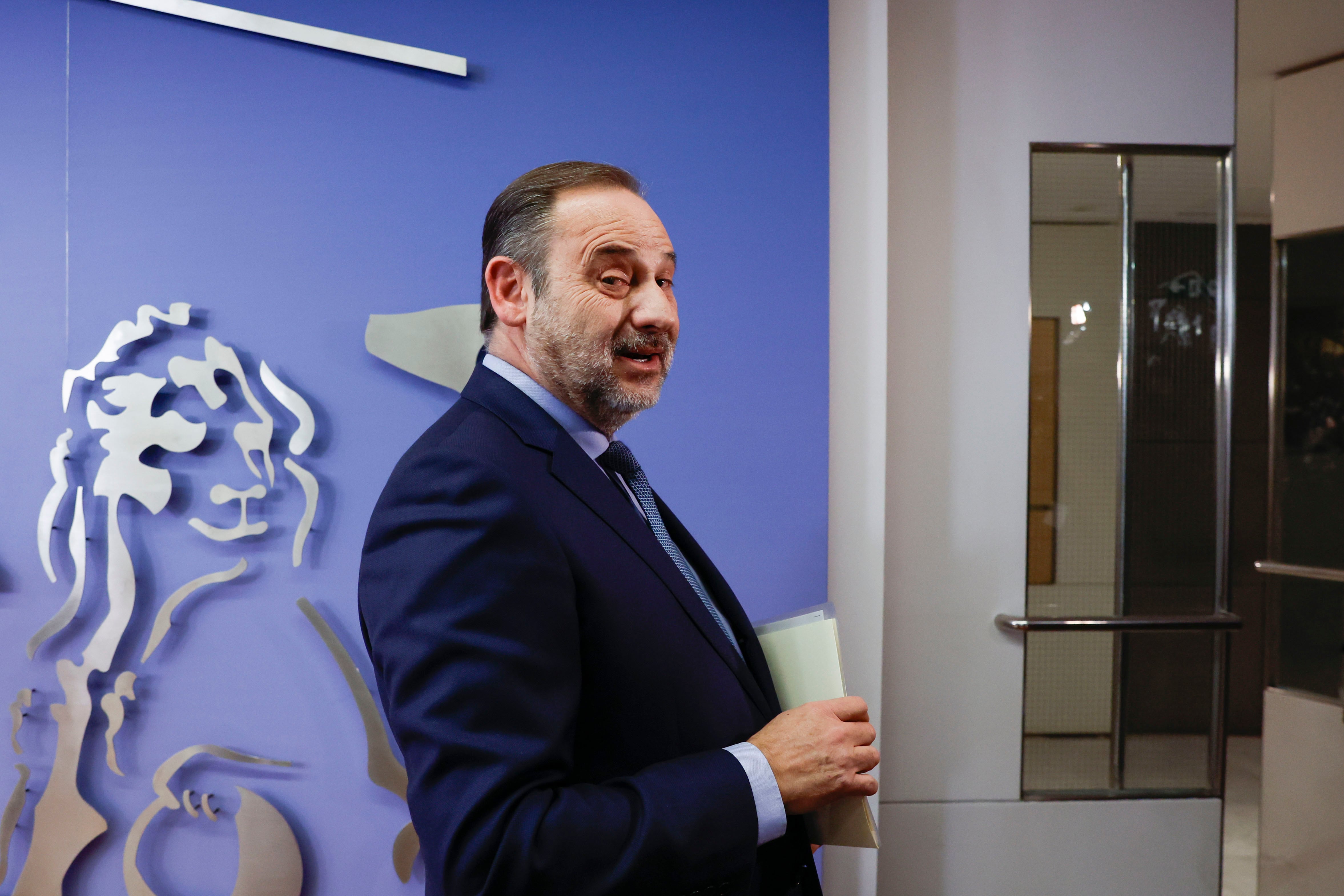 El exministro de Transportes José Luis Ábalos, tras una rueda de prensa en el Congreso de los Diputados.