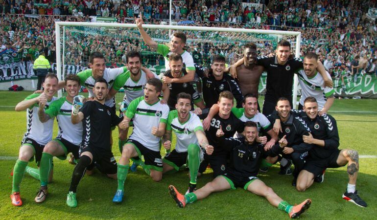 El conjunt càntabre celebra la victòria en la darrera jornada de lliga.