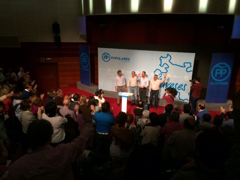 Momento del mitin del PP alavés en el Palacio Europa de Vitoria