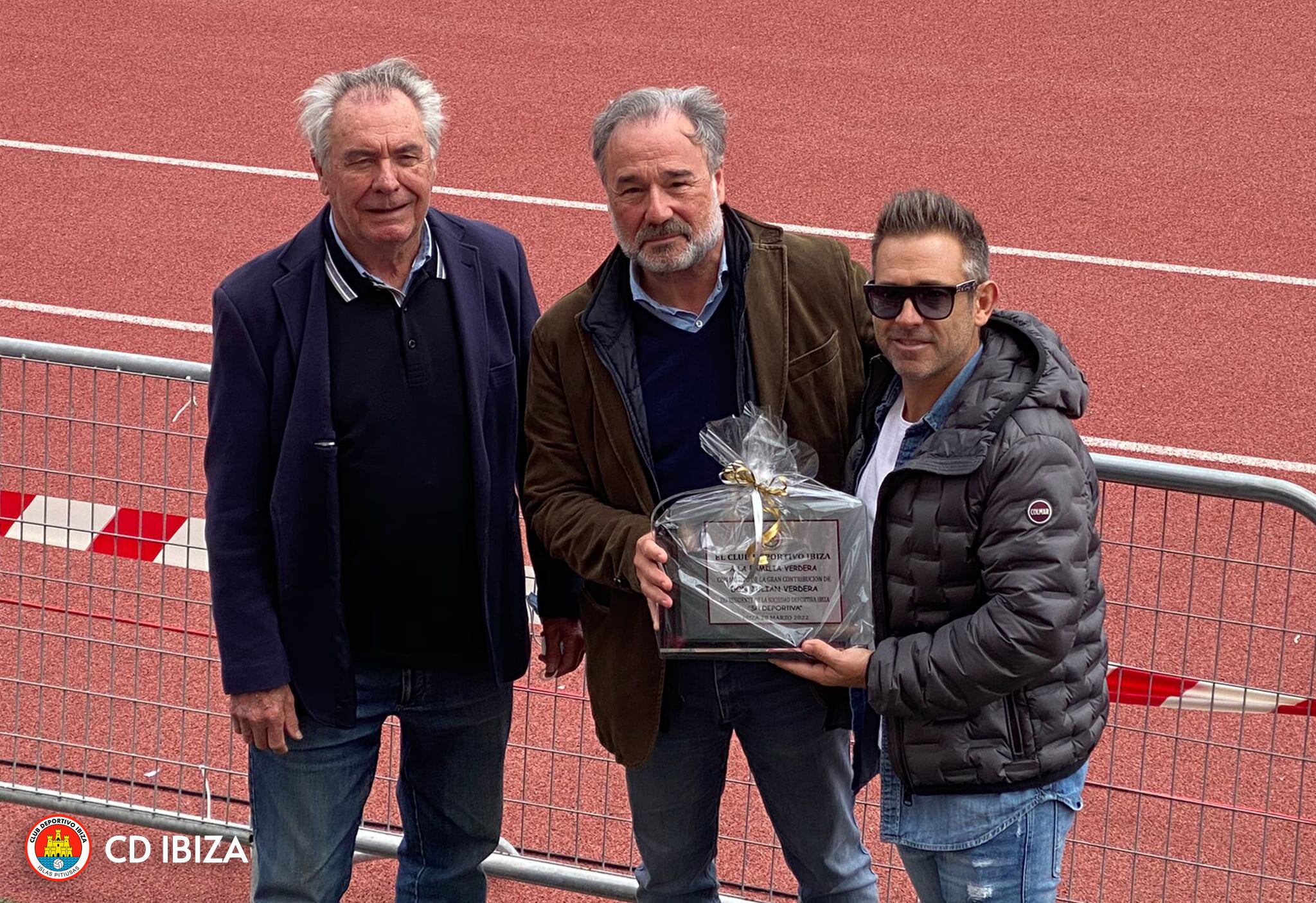 Mari, a la izquierda de la imagen junto a Palma, en el centro