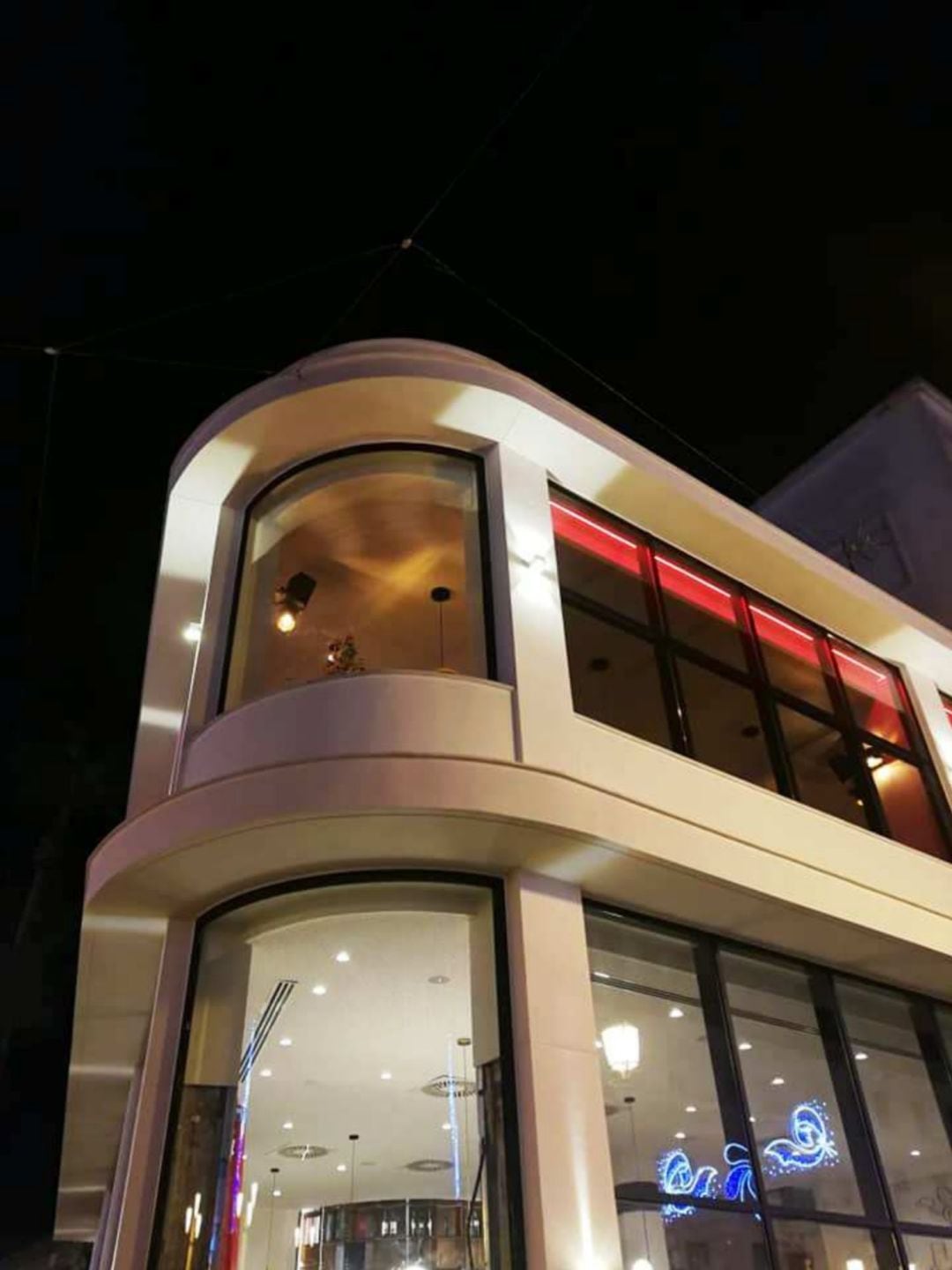 Fachada de la Nueva Vega