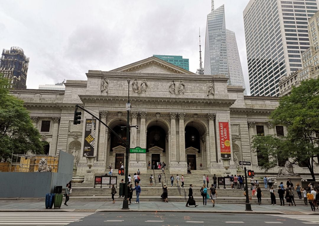 Fachada de la Biblioteca de Nueva York. 