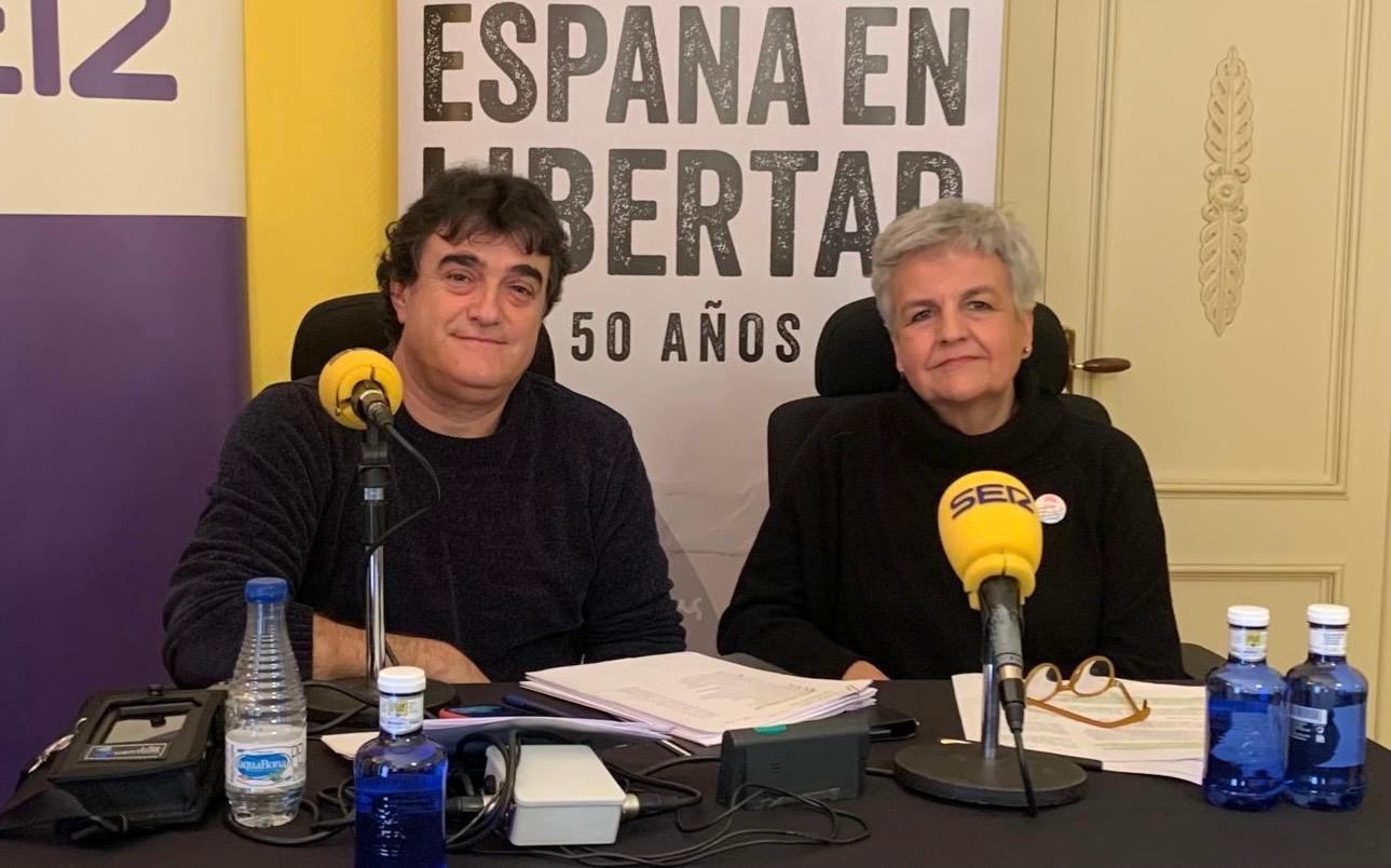 Paco Auñón (Izq.), director y presentador de Hoy por Hoy Cuenca, junto a la subdelegada del Gobierno en Cuenca, Mª Luz Fernández.