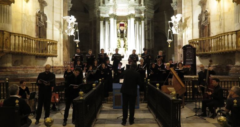 Una actuación de Virelay en la Catedral de Cádiz durante el Festival de Música Española