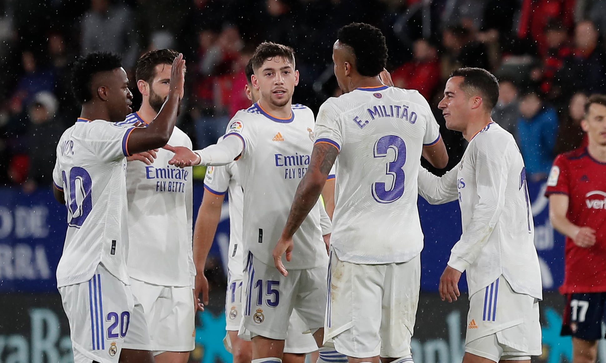 El Real Madrid, posible campeón de Liga, celebra un gol contra Osasuna  EFE/Villar López