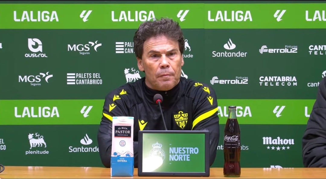 Rubi llegó con esta cara a la sala de prensa del Sardinero.