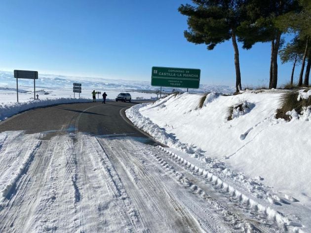 La carretera está completamente despejada.