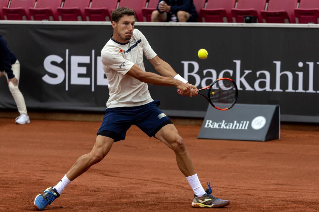 Pablo Carreño Busta devuelve una pelota en el torneo de Bastad.